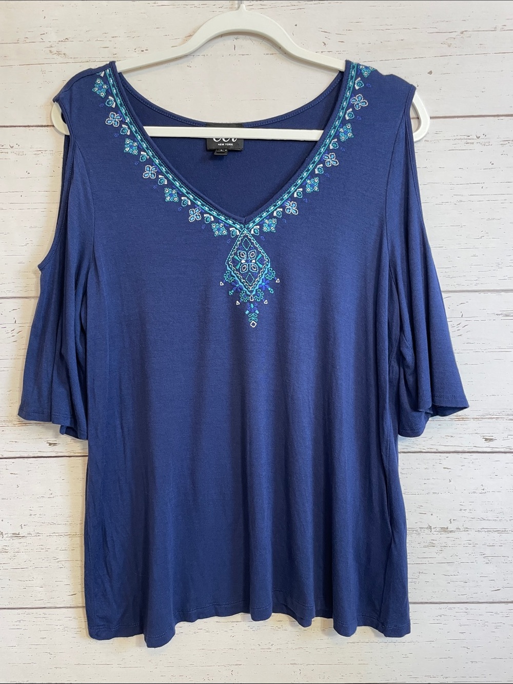 eci New York Embroidered Cold Shoulder V-Neck Blue Top, sz L, NWOT